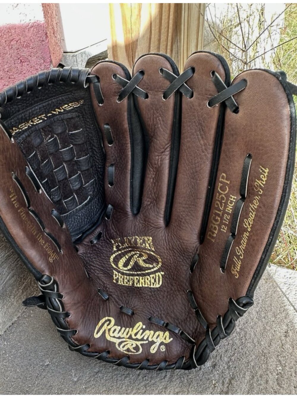 EUC, RAWLINGS PLAYER PREFERRED BASEBALL / SOFTBALL GLOVE.  R-throw